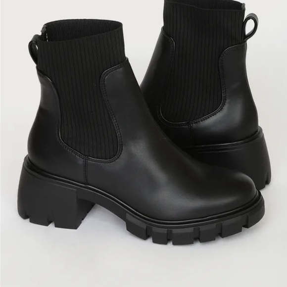 New Steve Madden Hayle Platform Chelsea Boots Booties Chunky Lug Sole - Picture 4 of 7